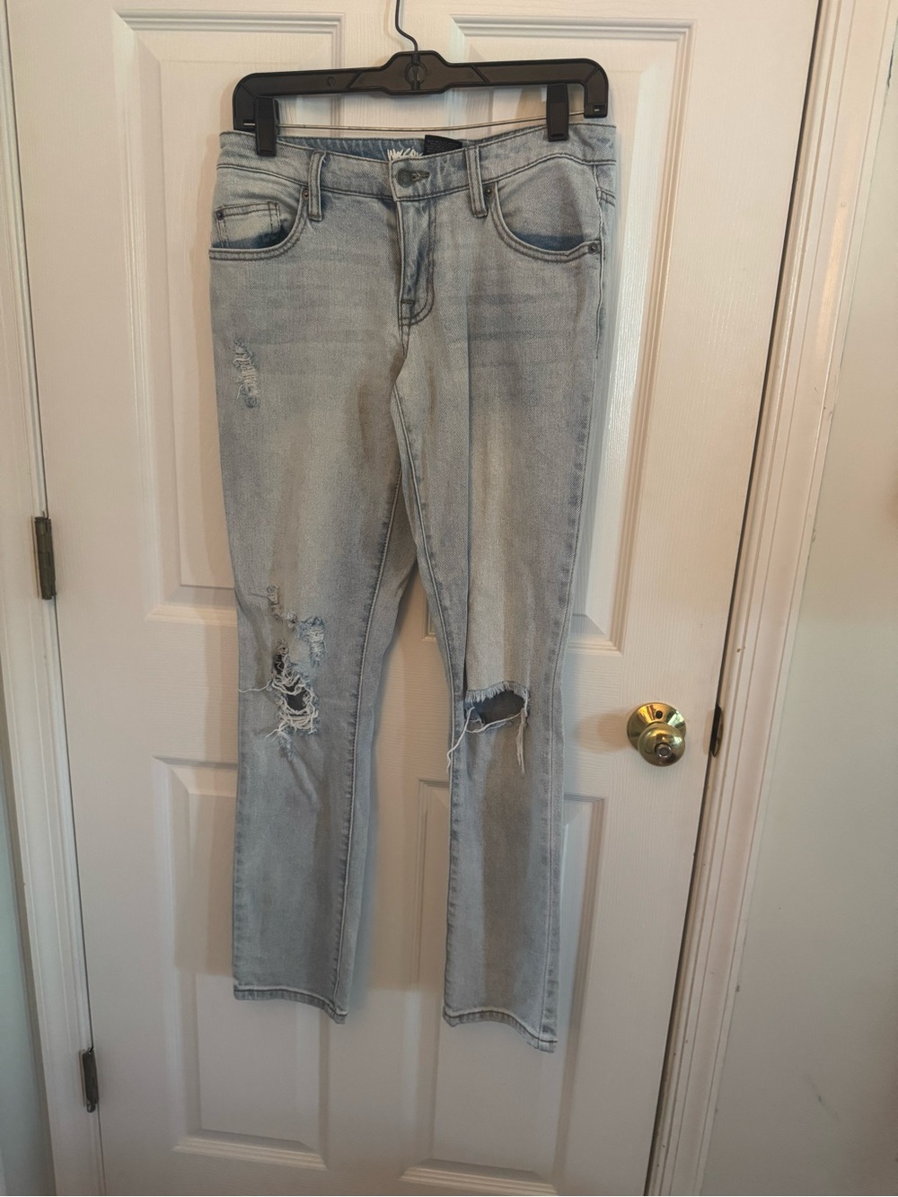 Light Wash Distressed Women’s Jeans